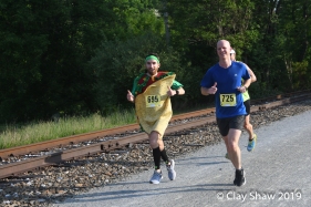 Kirk Millikan of Richmond, VA ran 3:30:44 dressed as a taco. Matt Puffer #725 of Valparaiso, IN finished 42 seconds in front of the treat.